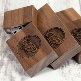 Custom USB Sticks with Logo | Personalized USB Drives –...